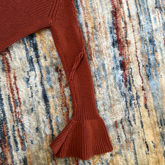 Paper Heart rust colored sweater v neck with bell bottom sleeves size M - Picture 9 of 10